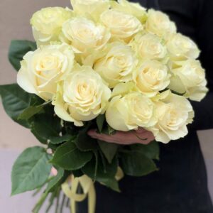 Букет 15 белых роз